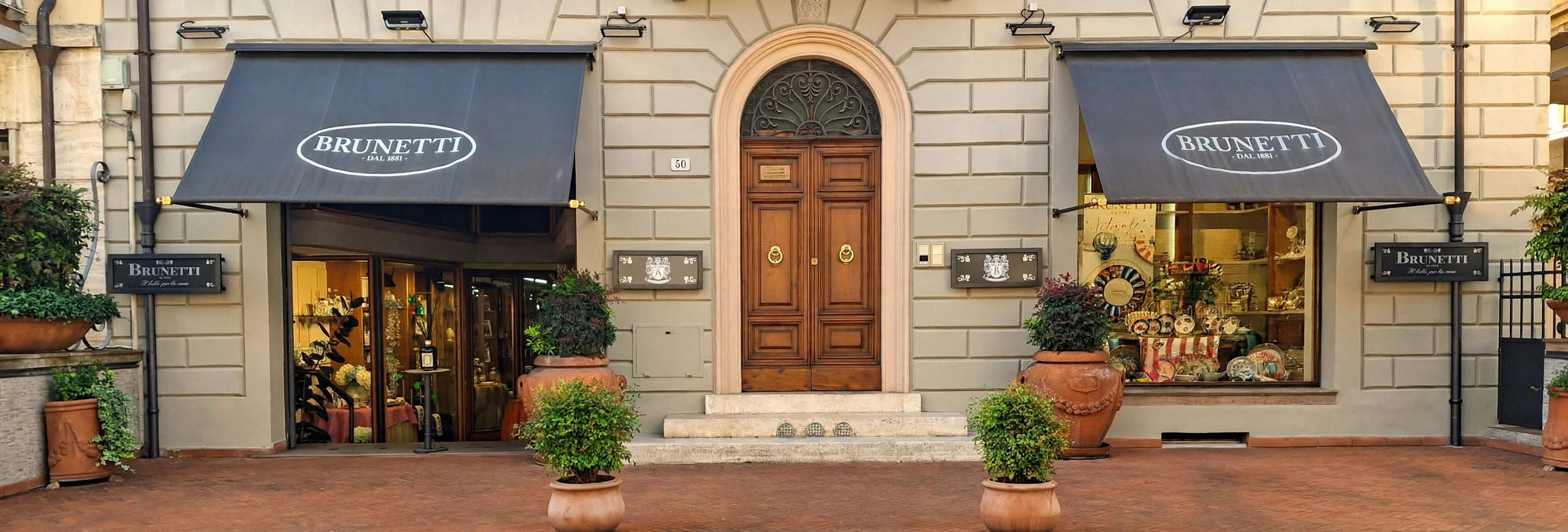 Facciata del negozio Brunetti in Viale Attilio Frosini a Pistoia