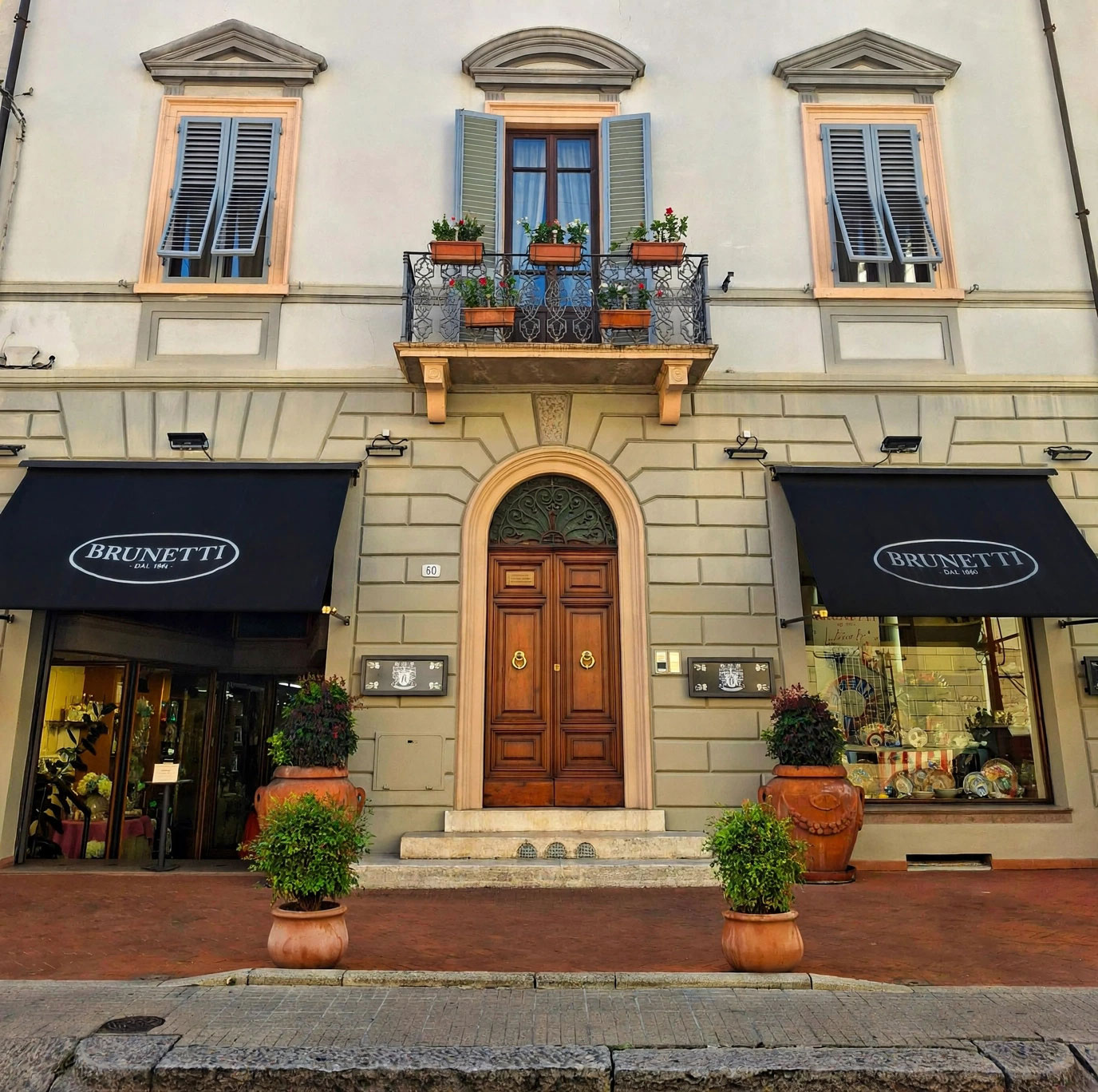 Facciata del negozio Brunetti in Viale Attilio Frosini a Pistoia