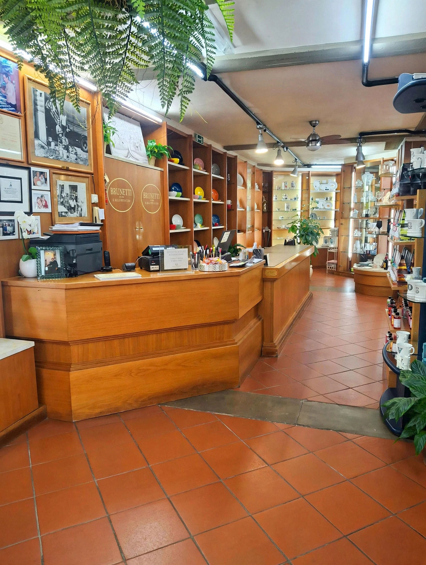 Sale interna del negozio Brunetti foto 2