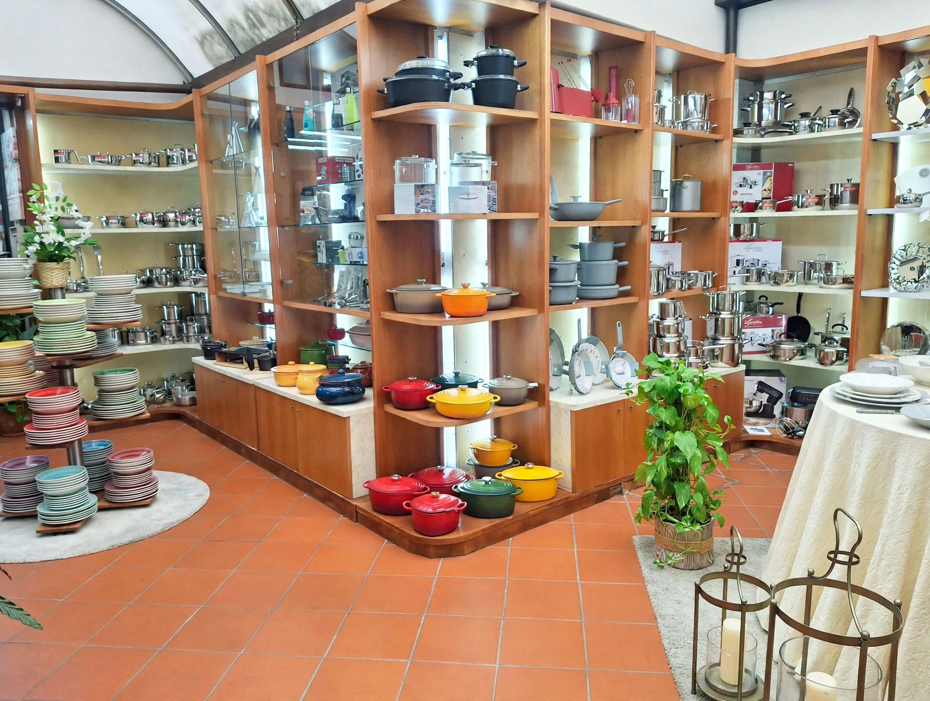 Sale interna del negozio Brunetti foto 3