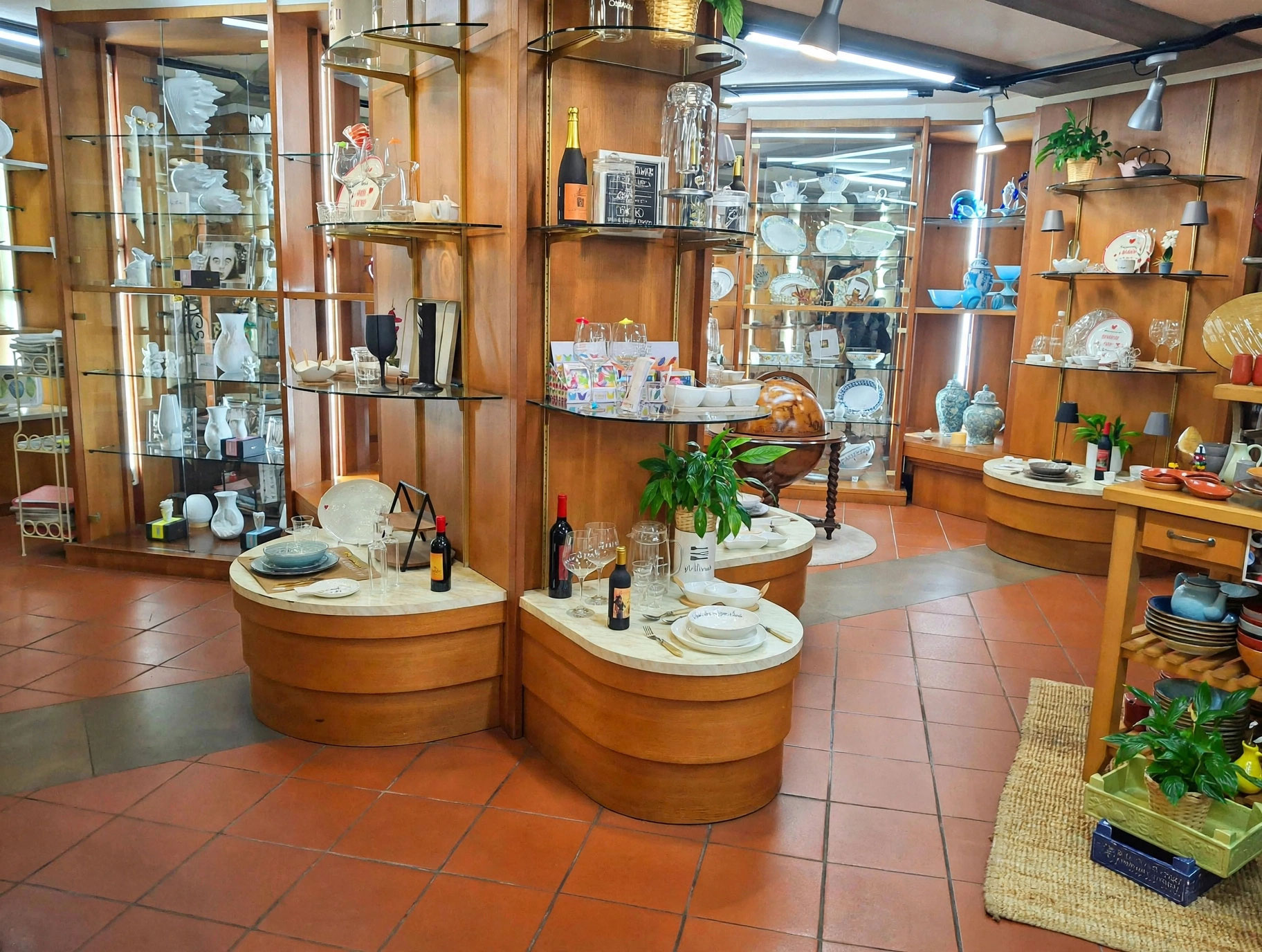 Sale interna del negozio Brunetti foto 5