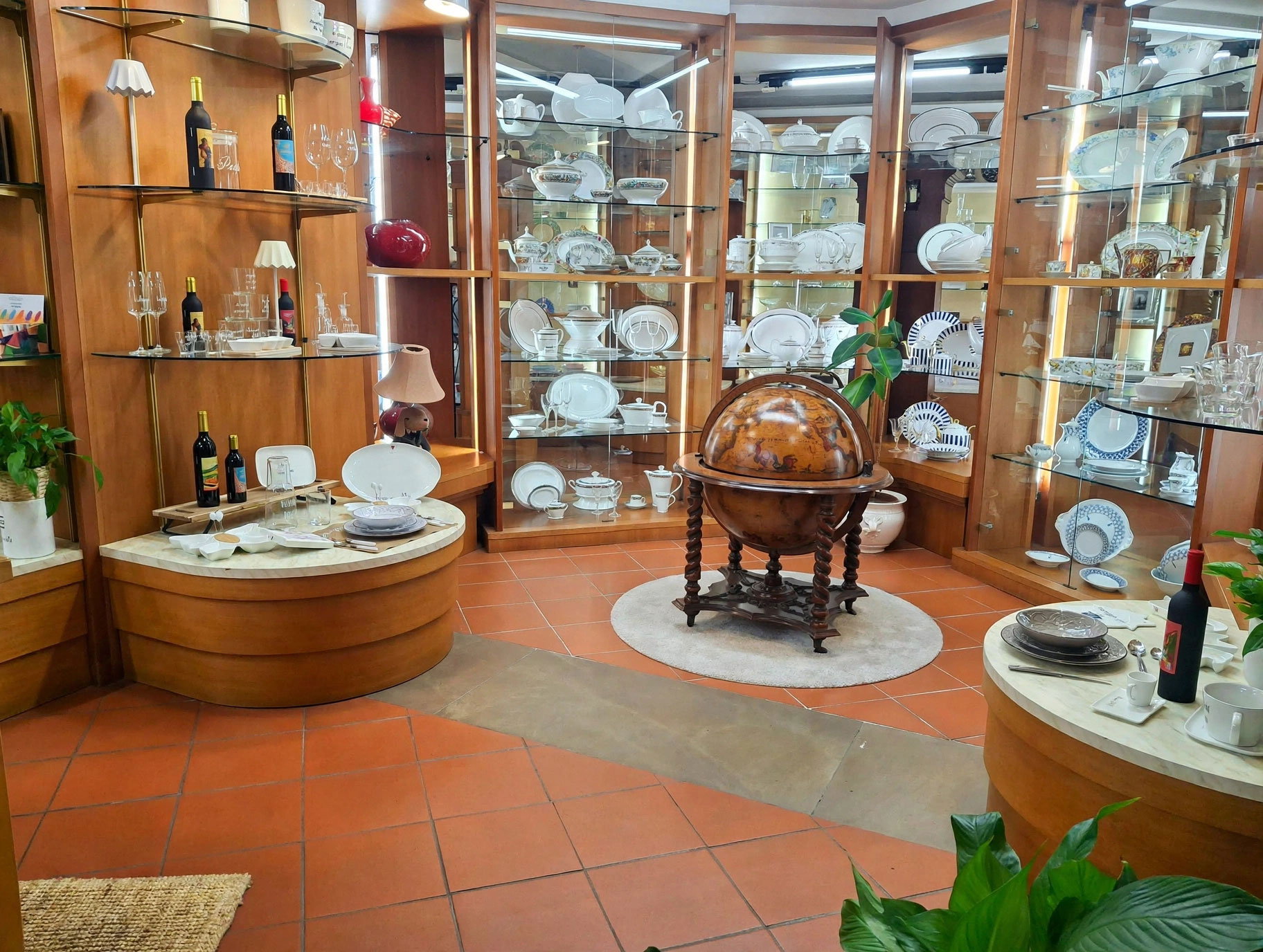Sale interna del negozio Brunetti foto 6